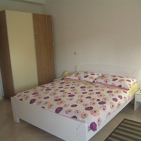 Deda Apartments Pag Town Esterno foto