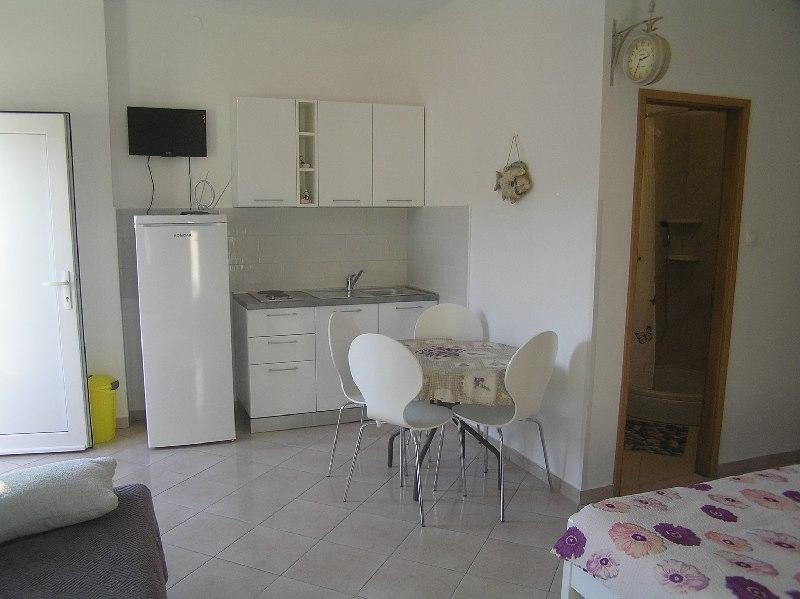 Deda Apartments Pag Town Esterno foto