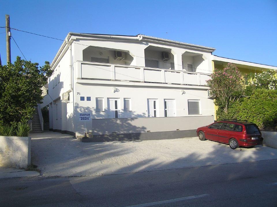 Deda Apartments Pag Town Esterno foto
