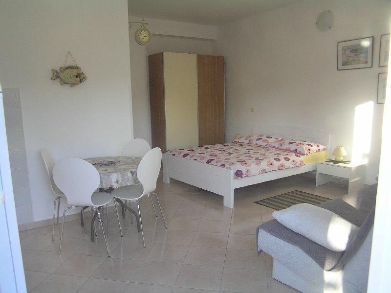 Deda Apartments Pag Town Esterno foto
