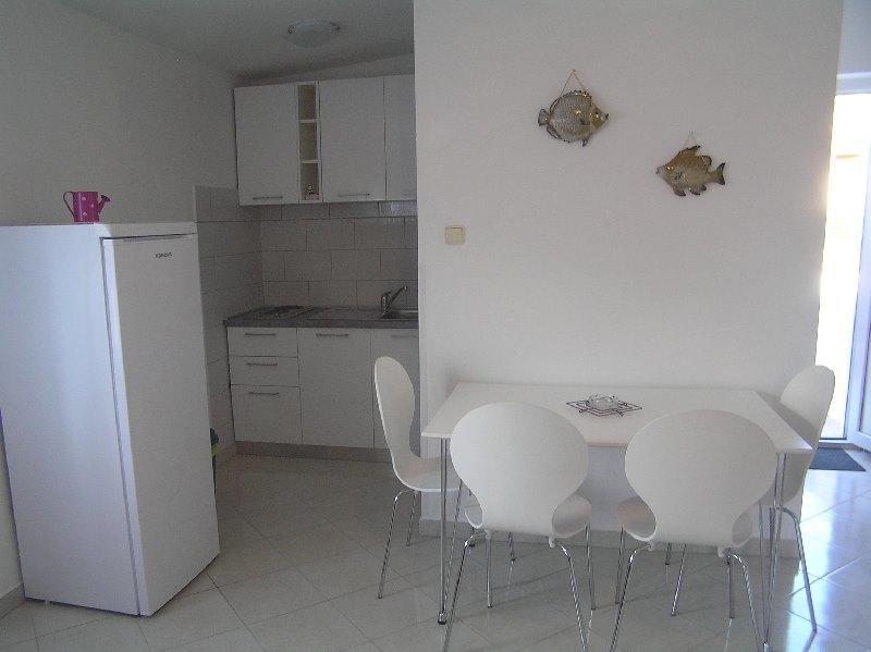 Deda Apartments Pag Town Esterno foto
